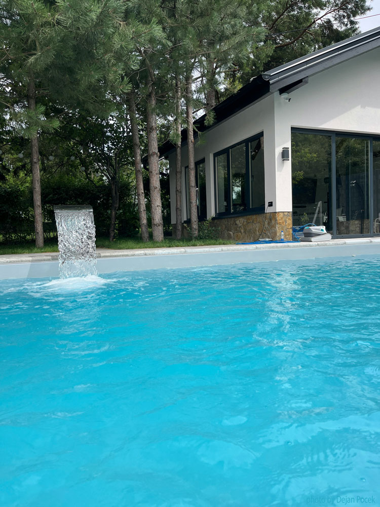Clean water in a backyard swimming pool